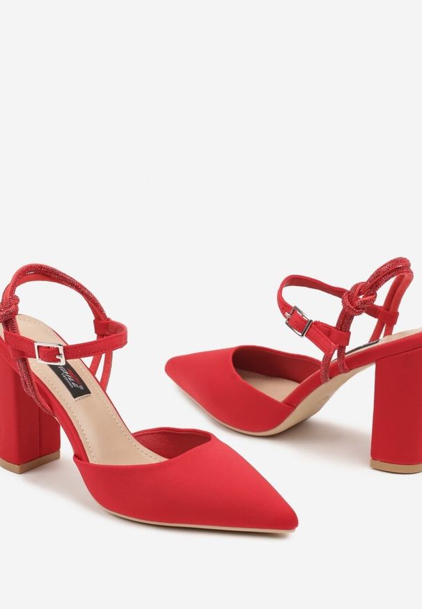 Renee - Czerwone Sandały na Słupkowym Obcasie ze Szpiczastym Noskiem i Paskiem z Cyrkoniami Ennalith. Okazja: do pracy, na spotkanie biznesowe. Nosek buta: szpiczasty. Zapięcie: pasek. Kolor: czerwony. Wzór: aplikacja. Materiał: skóra. Obcas: na obcasie. Styl: biznesowy, elegancki. Wysokość obcasa: średni