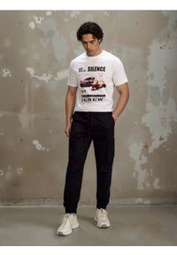 Sinsay - Spodnie cargo jogger - czarny. Kolor: czarny