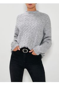 Sinsay - Sweter damski z warkoczowym splotem - szary. Kolor: szary. Wzór: ze splotem