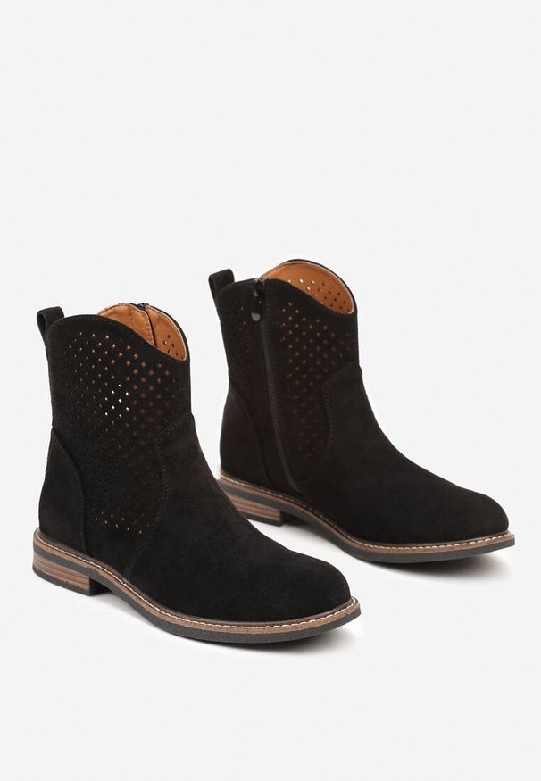 Born2be - Czarne Botki z Ażurową Cholewką i Skórzaną Wkładką Tinalei. Okazja: na co dzień. Kolor: czarny. Materiał: skóra. Szerokość cholewki: normalna. Wzór: ażurowy. Styl: klasyczny, casual, elegancki