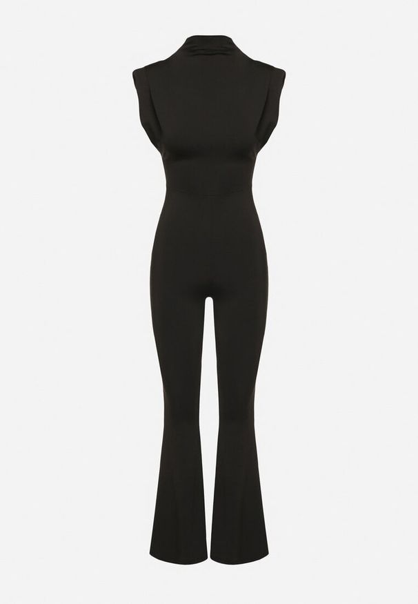 Born2be - Czarny Kombinezon z Nogawkami Flare i Podkreślonymi Ramionami Milenirea. Okazja: na co dzień. Kolor: czarny. Materiał: jeans. Styl: klasyczny, casual