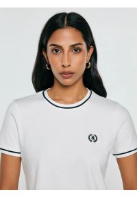 Big-Star - Koszulka damska z kontrastowym wykoŅczeniem biała Lemoure 102. Kolor: kremowy. Materiał: dzianina. Wzór: haft #6