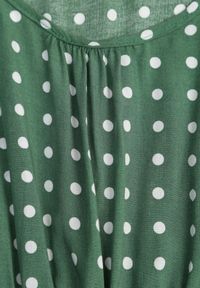 Renee - Zielona Bawełniana Sukienka o Rozkloszowanym Fasonie w Kropki Tolimirae. Okazja: na co dzień. Kolor: zielony. Materiał: bawełna. Długość rękawa: krótki rękaw. Wzór: kropki. Sezon: lato. Typ sukienki: rozkloszowane. Styl: casual #4