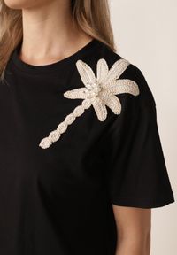 Born2be - Czarny Bawełniany T-shirt z Ozdobną Aplikacją z Perełek i Cyrkonii Haidea. Okazja: na co dzień. Kolor: czarny. Materiał: bawełna. Wzór: aplikacja. Styl: elegancki, casual #6