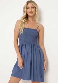 Born2be - Granatowa Bawełniana Sukienka na Ramiączkach z Marszczonym Dekoltem Krisele. Okazja: na co dzień, na randkę, na spacer. Kolor: niebieski. Materiał: bawełna. Długość rękawa: na ramiączkach. Sezon: lato. Typ sukienki: proste. Styl: casual #3