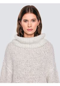 Big-Star - Sweter damski z obszernym golfem melanżowy biały Magdalena 100. Typ kołnierza: golf. Kolor: biały. Materiał: materiał, denim, wełna. Wzór: melanż. Styl: elegancki, klasyczny