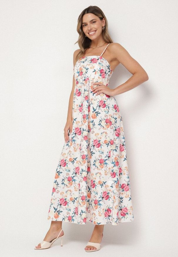 Born2be - Różowa Sukienka z Wiskozą o Rozkloszowanym Kroju w Kwiaty Nalorene. Okazja: na co dzień. Typ kołnierza: dekolt kwadratowy. Kolor: różowy. Materiał: wiskoza. Długość rękawa: na ramiączkach. Wzór: kwiaty. Typ sukienki: rozkloszowane. Styl: casual, elegancki