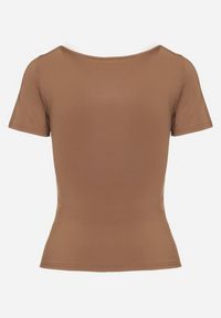 Born2be - Brązowy T-shirt z Wiskozą o Dopasowanym Kroju z Dekoltem w Serek Folarisse. Typ kołnierza: dekolt w serek. Kolor: brązowy. Materiał: wiskoza #6