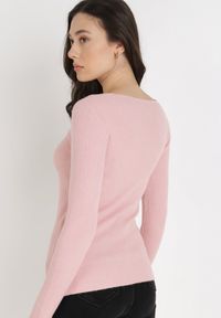 Born2be - Jasnoróżowy Sweter Ampippe. Kolor: różowy. Materiał: dzianina, prążkowany. Długość rękawa: długi rękaw. Długość: długie. Wzór: jednolity, aplikacja #6