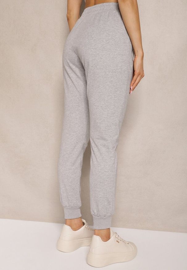 Renee - Szare Spodnie Dresowe z Bawełny o Kroju Jogger High Waist Cherisa. Okazja: na co dzień. Stan: podwyższony. Kolor: szary. Materiał: dresówka, bawełna. Styl: elegancki, casual