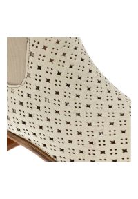 Beżowe Botki Venezia Skórzane Damskie Obuwie. Zapięcie: bez zapięcia. Kolor: beżowy. Materiał: skóra. Szerokość cholewki: normalna. Wzór: aplikacja, ażurowy. Sezon: wiosna, lato. Obcas: na obcasie. Wysokość obcasa: niski #3