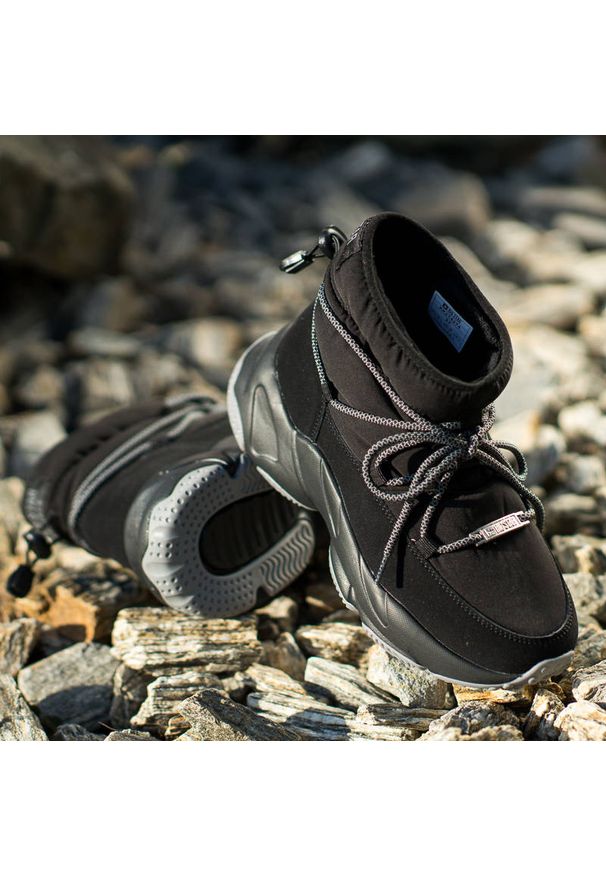 Big-Star - Czarne Śniegowce Big Star Modne Ocieplane Buty Damskie. Zapięcie: sznurówki. Kolor: czarny. Szerokość cholewki: normalna. Wzór: aplikacja. Materiał: futro, skóra ekologiczna, dzianina, materiał, syntetyk. Sezon: zima. Obcas: na obcasie. Styl: elegancki. Wysokość obcasa: niski