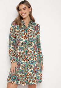 Born2be - Zielona Sukienka Koszulowa w Kwiaty z Kieszeniami Eborene. Kolor: zielony. Materiał: wiskoza, tkanina. Wzór: kwiaty. Typ sukienki: koszulowe. Długość: mini #1