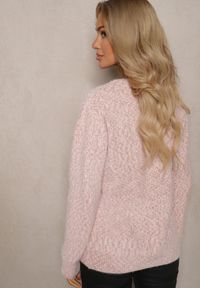 Renee - Różowy Sweter z Wełną w Klasycznym Stylu Zentina. Okazja: na spotkanie biznesowe, na co dzień. Kolor: różowy. Materiał: wełna. Długość rękawa: długi rękaw. Długość: długie. Sezon: zima, jesień. Styl: klasyczny