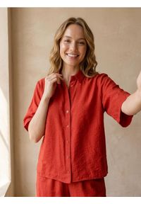 Sinsay - Koszula z krótkim rękawem i kołnierzykiem z modalem - czerwony. Kolor: czerwony. Długość rękawa: krótki rękaw. Długość: krótkie #1