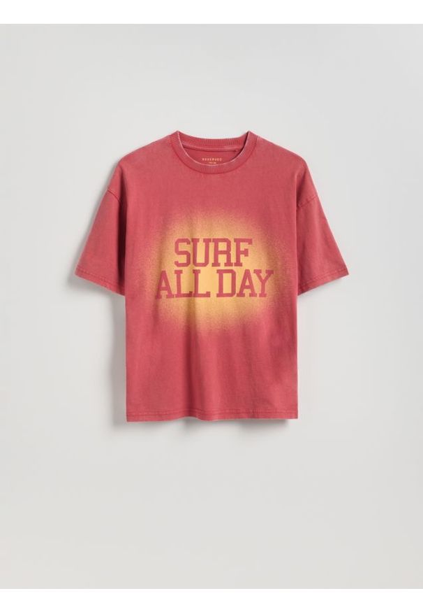 Reserved - Bawełniany t-shirt z nadrukiem - fioletowy. Kolor: fioletowy. Materiał: bawełna. Wzór: nadruk