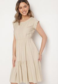 Born2be - Beżowa Wiskozowa Sukienka o Rozkloszowanym Kroju Lizena. Okazja: na co dzień, na imprezę. Kolor: beżowy. Materiał: wiskoza. Sezon: wiosna, lato. Styl: casual, klasyczny #1