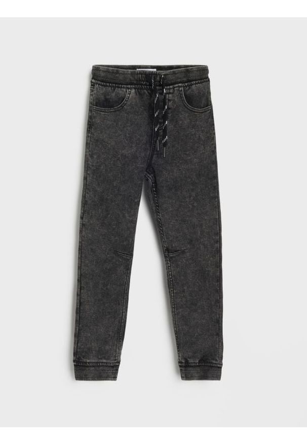 Sinsay - Jeansy jogger z efektem sprania - czarny. Kolor: czarny