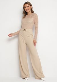 Born2be - Jasnobeżowy Koronkowy Kombinezon z Wiskozą z Szerokimi Nogawkami Ninarena. Okazja: na co dzień. Kolor: beżowy. Materiał: wiskoza, koronka. Długość rękawa: długi rękaw. Długość: długie. Styl: casual, elegancki #5