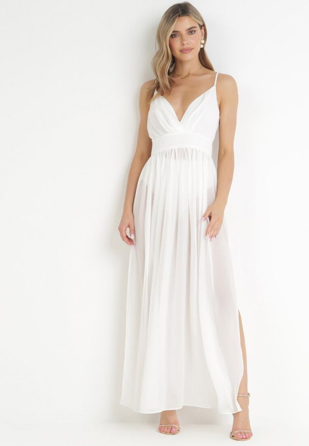 Born2be - Biała Rozkloszowana Sukienka Maxi na Ramiączkach z Majtkami Girma. Kolor: biały. Długość rękawa: na ramiączkach. Długość: maxi