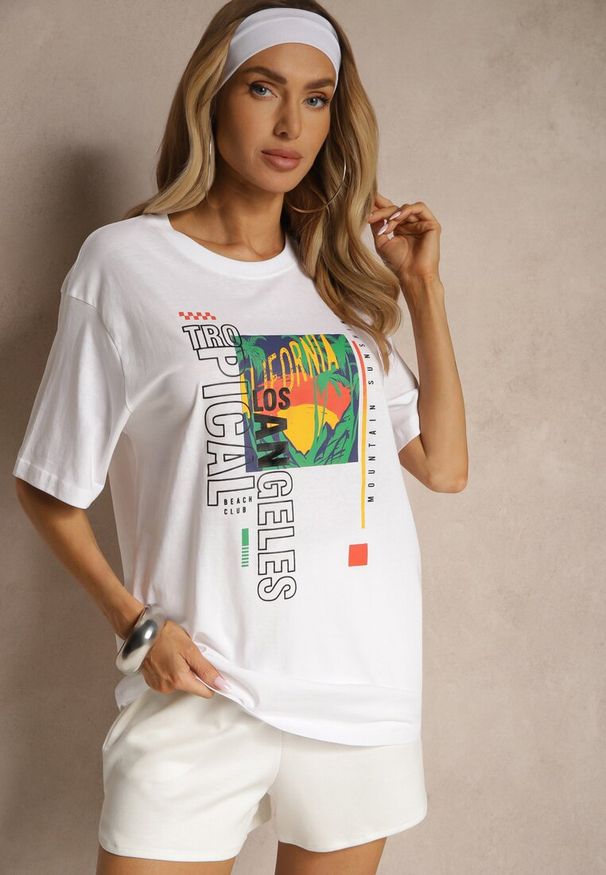 Renee - Biała Koszulka T-shirt z Bawełny Zdobiona Oryginalnym Nadrukiem Savindrae. Okazja: na co dzień. Kolor: biały. Materiał: bawełna. Wzór: aplikacja, nadruk. Styl: klasyczny, elegancki, casual