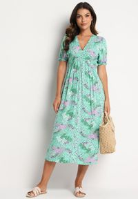 Born2be - Zielona Sukienka Midi z Głębokim Dekoltem i Gumką w Pasie z Wiskozy Arevik. Kolor: zielony. Materiał: wiskoza. Długość: midi #6