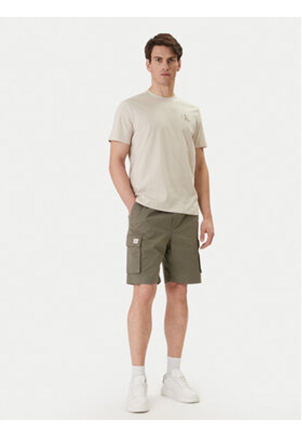 Calvin Klein Jeans Szorty materiałowe LV04RB618G Khaki Regular Fit. Kolor: brązowy. Materiał: bawełna