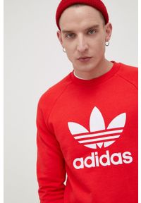 adidas Originals bluza bawełniana Adicolor HE9489 męska kolor czerwony z nadrukiem. Okazja: na co dzień. Kolor: czerwony. Materiał: bawełna. Długość rękawa: raglanowy rękaw. Wzór: nadruk. Styl: casual