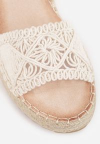 Renee - Beżowe Sandały VICES na Koturnie z Plecionką w Stylu Boho Petrallea. Okazja: na co dzień. Zapięcie: sprzączka. Kolor: beżowy. Sezon: lato. Obcas: na koturnie. Styl: boho #5