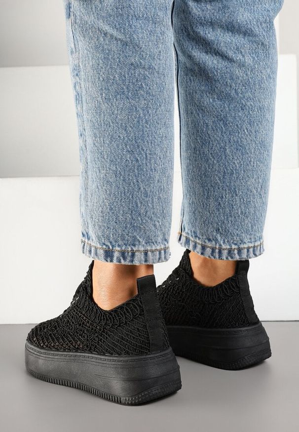 Born2be - Czarne Sneakersy Ażurowe na Grubej Podeszwie Isodisa. Okazja: na co dzień. Kolor: czarny. Materiał: jeans. Wzór: ażurowy. Sezon: lato