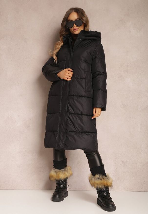 Renee - Czarna Kurtka za Kolano Pikowana z Kapturem Nafesa. Typ kołnierza: kaptur. Kolor: czarny. Styl: elegancki