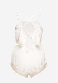 Renee - Biały Komplet Piżamowy Krótki Wiązany Top na Ramiączkach Szorty z Gumką w Talii Tiseria. Kolekcja: plus size. Kolor: biały. Materiał: materiał. Długość: krótkie #3