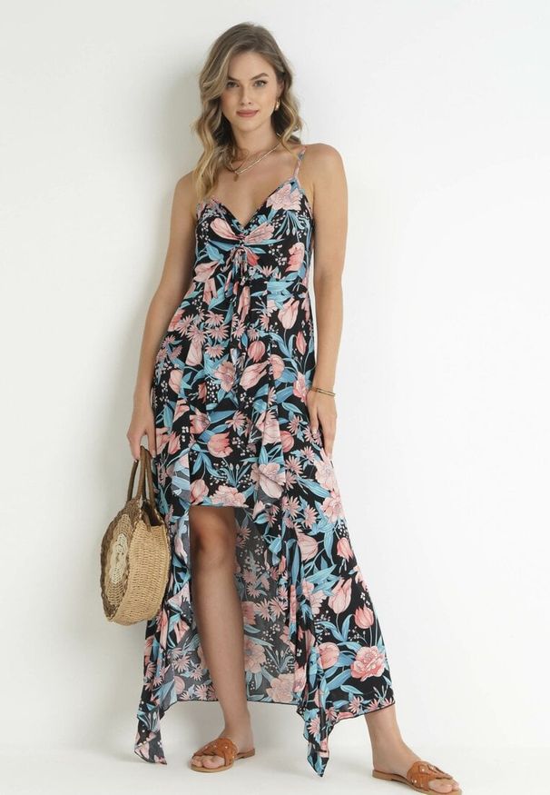 Born2be - Czarna Sukienka Maxi na Cienkich Ramiączkach z Dłuższym Tyłem Holtisa. Kolor: czarny. Długość rękawa: na ramiączkach. Wzór: aplikacja. Sezon: wiosna, lato. Długość: maxi