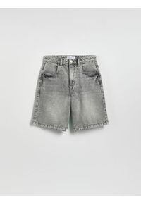 Reserved - Jeansowe szorty bermudy - jasnoszary. Kolor: szary. Materiał: jeans