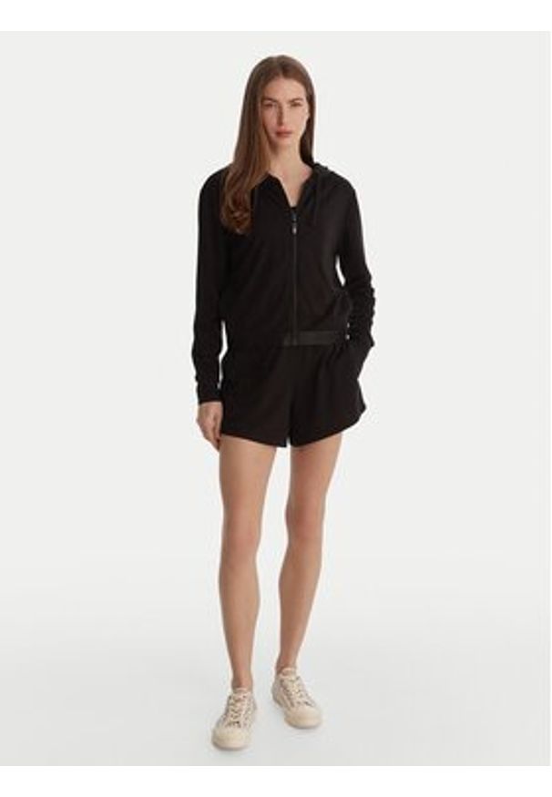 Guess Bluza O6GQ01 KCQP2 Czarny Regular Fit. Kolor: czarny. Materiał: syntetyk