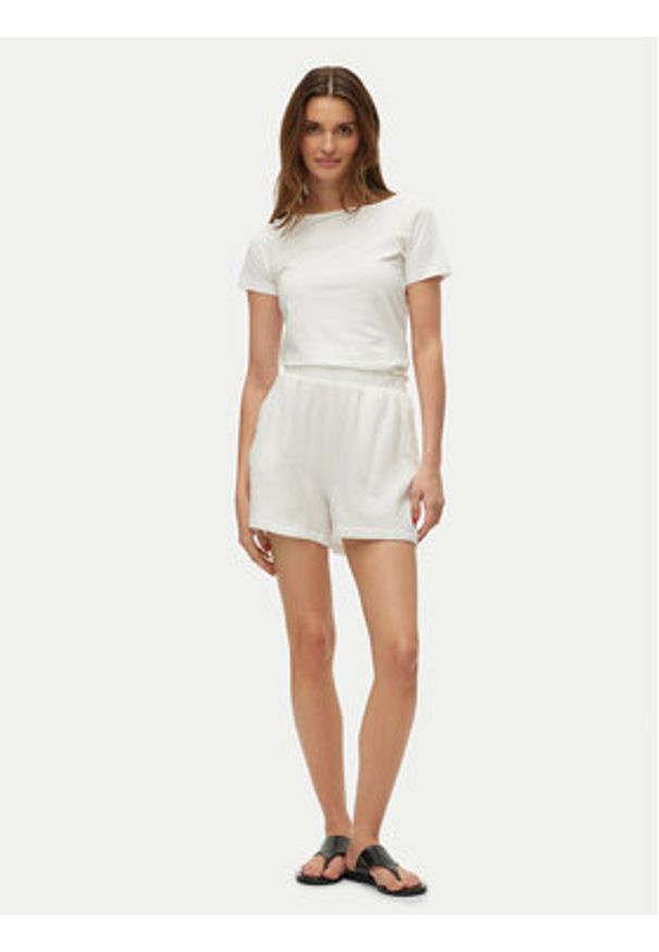 Vero Moda Szorty materiałowe Natali 10279687 Biały Baggy Fit. Kolor: biały. Materiał: bawełna