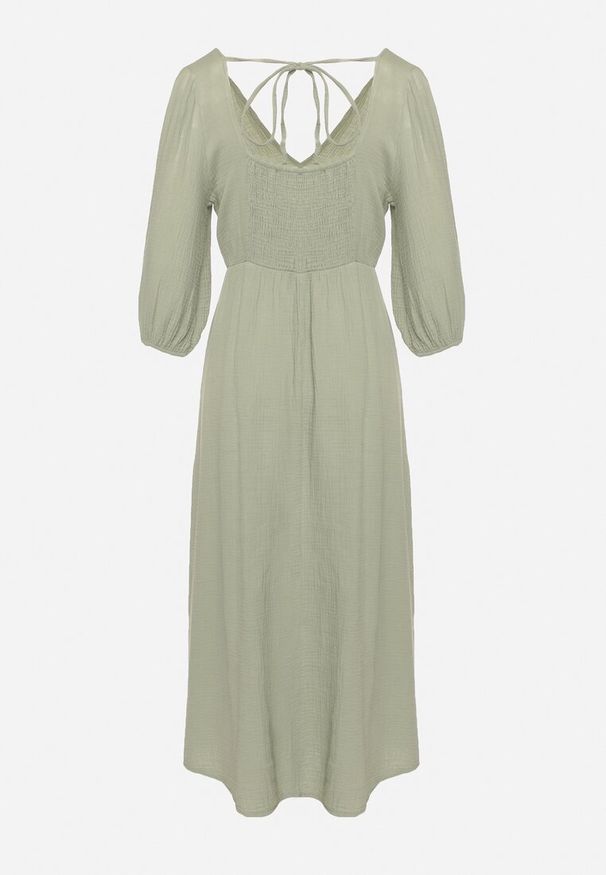 Born2be - Ciemnozielona Rozkloszowana Bawełniana Sukienka Boho z Wiązaniem i Gumką w Talii Lawla. Okazja: na co dzień. Typ kołnierza: dekolt w kształcie V. Kolor: zielony. Materiał: bawełna. Typ sukienki: rozkloszowane. Styl: boho