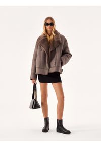 Kazar - Skórzana czarna torebka o geometrycznym kształcie. Kolor: czarny. Wzór: geometria. Materiał: skórzane. Styl: elegancki, casual, klasyczny #4