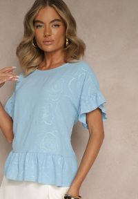Renee - Jasnoniebieska Bluzka Oversize Ozdobiona Falbanami Liriele. Okazja: na co dzień. Kolor: niebieski. Materiał: jeans. Wzór: aplikacja. Styl: casual
