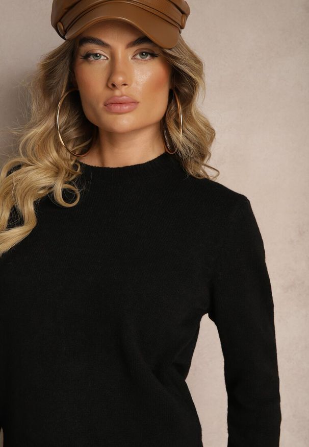 Renee - Czarny Klasyczny Sweter Porttina. Okazja: na spotkanie biznesowe, na co dzień. Kolor: czarny. Materiał: jeans. Długość rękawa: długi rękaw. Długość: długie. Styl: klasyczny