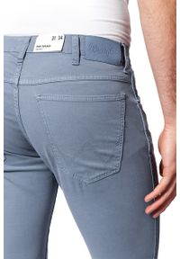 Wrangler - WRANGLER SPODNIE MĘSKIE LARSTON FLINTSTONE BLUE W18SHD13F. Materiał: materiał #9