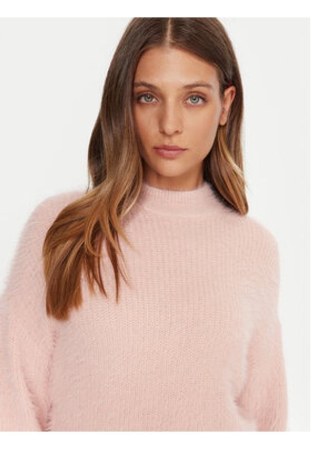 Guess Sweter W4BR25 Z3BH0 Różowy Regular Fit. Kolor: różowy. Materiał: syntetyk
