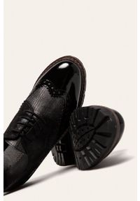 Marco Tozzi - Półbuty. Nosek buta: okrągły. Zapięcie: sznurówki. Kolor: czarny. Materiał: materiał, syntetyk, skóra ekologiczna, lakier, guma. Szerokość cholewki: normalna. Obcas: na obcasie. Wysokość obcasa: średni, niski #3