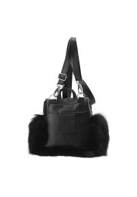 Czarno Elegancka Torebka Luka-Pelli Plecaczek Z Naturalnym Futrem Z Lisa. Kolor: czarny. Wzór: aplikacja. Materiał: futrzane. Styl: elegancki. Rodzaj torebki: na ramię #3