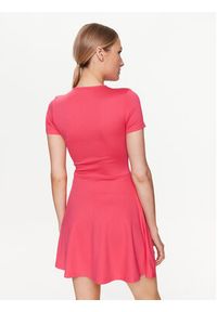 Tommy Jeans Sukienka codzienna Essential DW0DW15680 Różowy Regular Fit. Okazja: na co dzień. Kolor: różowy. Materiał: wiskoza. Typ sukienki: proste. Styl: casual #2