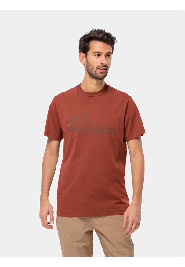 Jack Wolfskin T-Shirt Essential Logo T 1809591 Czerwony Regular Fit. Kolor: czerwony. Materiał: bawełna