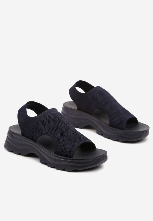 Born2be - Ciemnogranatowe Wsuwane Sandały na Grubej Podeszwie z Wycięciami i Elastyczną Cholewką Ampla. Zapięcie: bez zapięcia. Kolor: niebieski. Styl: elegancki