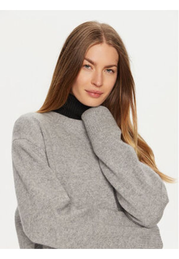 Herskind Sweter Doofa 5335974 Szary Regular Fit. Kolor: szary. Materiał: kaszmir, wełna