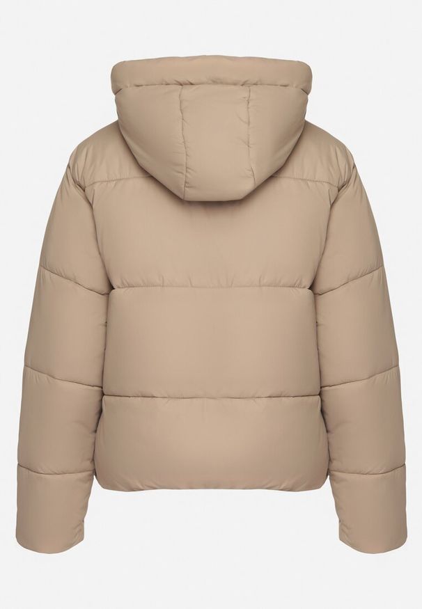 Born2be - Beżowa Pikowana Kurtka Puffer z Kapturem Miviera. Okazja: na spotkanie biznesowe, do pracy, na co dzień. Typ kołnierza: kaptur. Kolor: beżowy. Materiał: jeans. Sezon: zima. Styl: elegancki, biznesowy, casual
