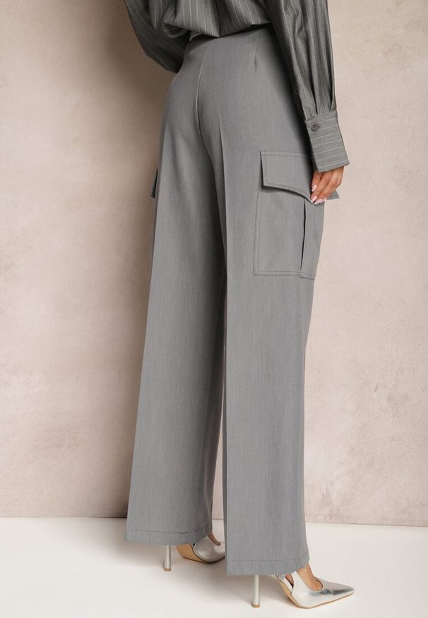 Renee - Ciemnoszare Szerokie Spodnie High Waist w Eleganckim Stylu z Kieszeniami Cargo Dekanna. Okazja: na spotkanie biznesowe, na co dzień. Stan: podwyższony. Kolor: szary. Długość: długie. Styl: elegancki